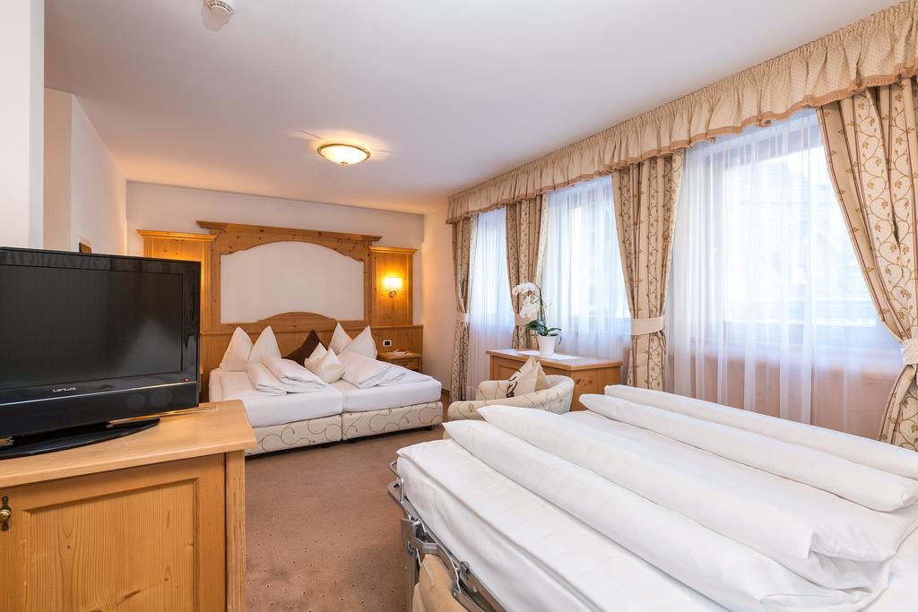 Hotel Bel Sit Corvara In Badia Exterior photo